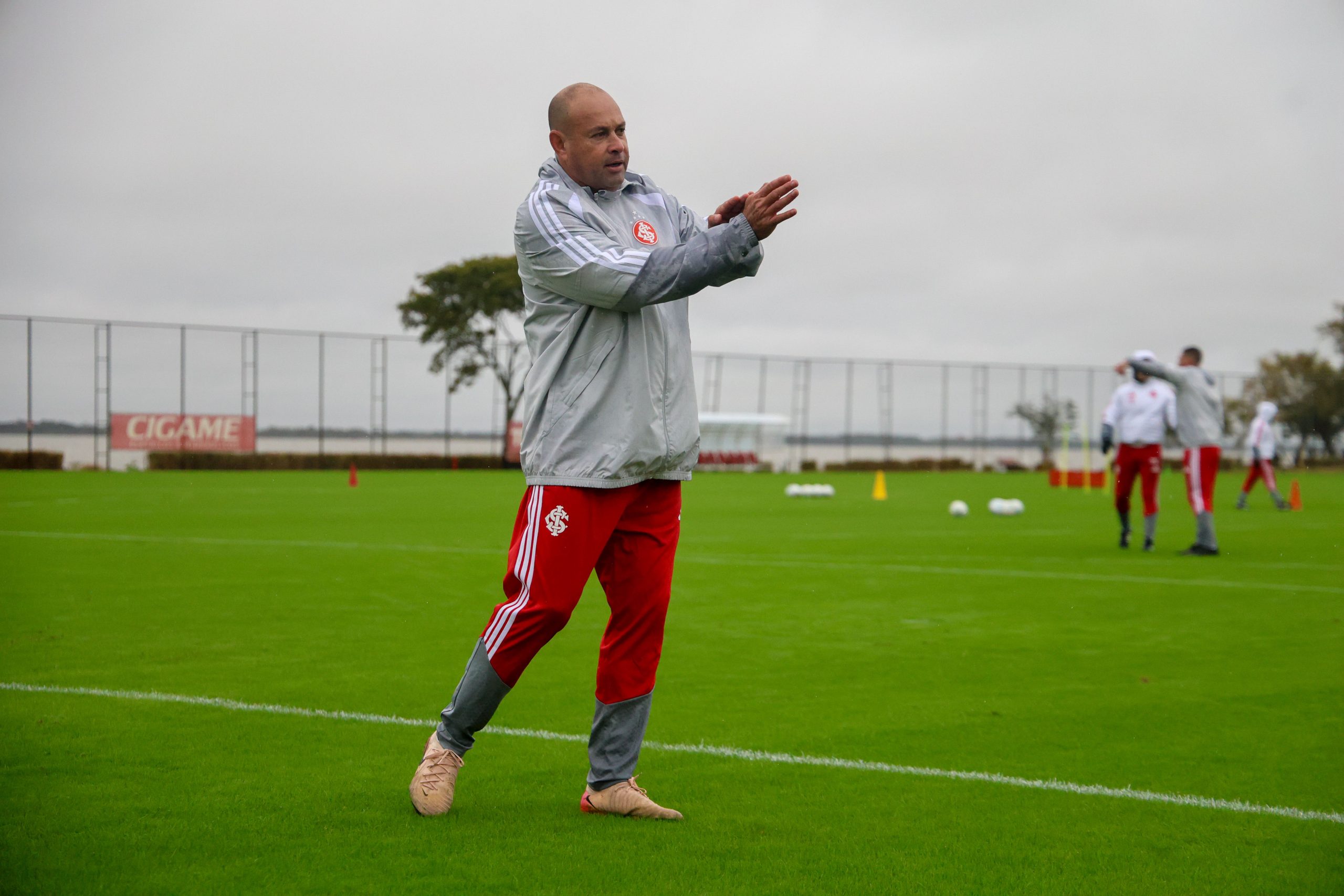 Preparador de goleiros que estava no Santos é anunciado no Internacional