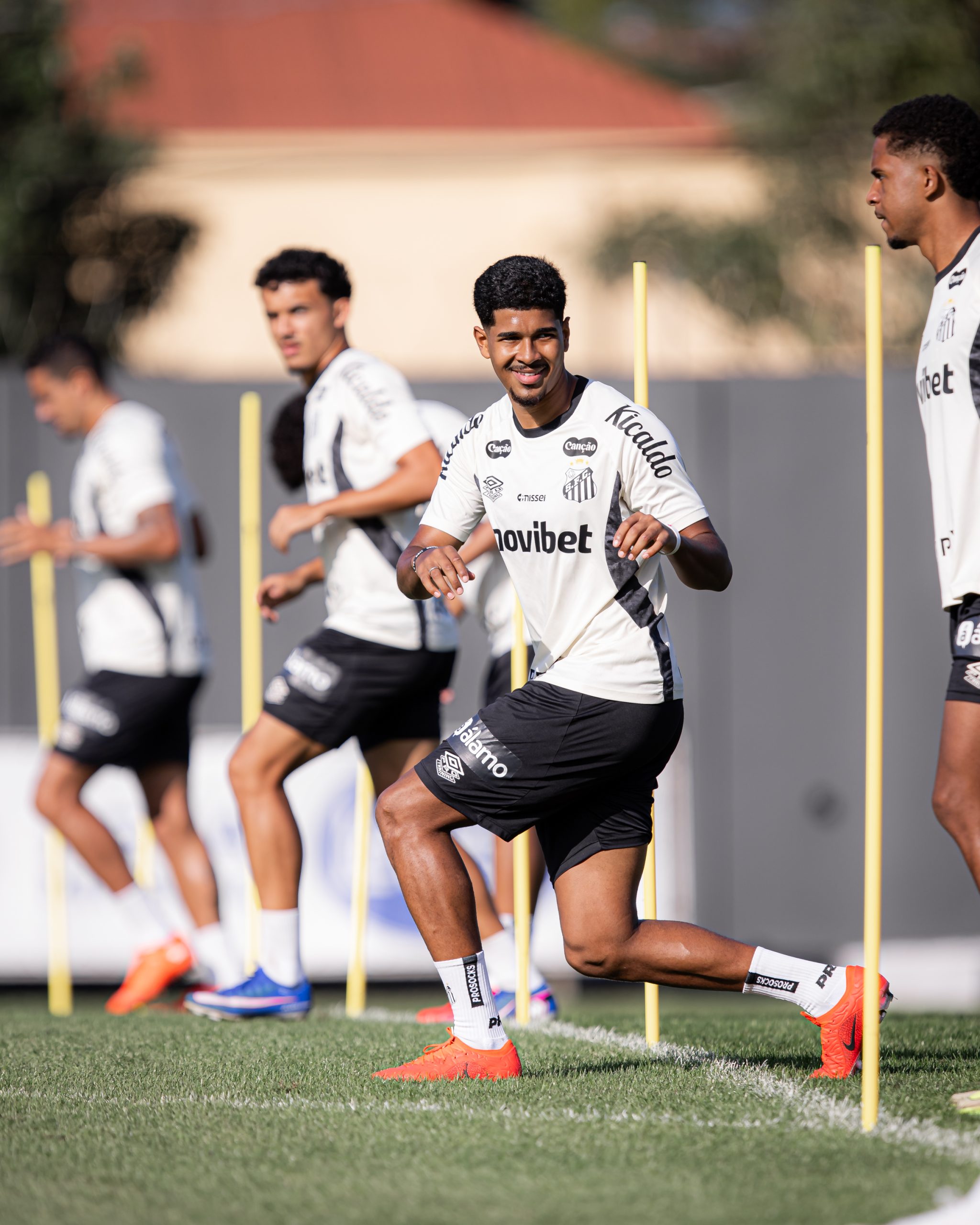 Sem reforços pelo transferban, Cuca fala em encontrar soluções na base