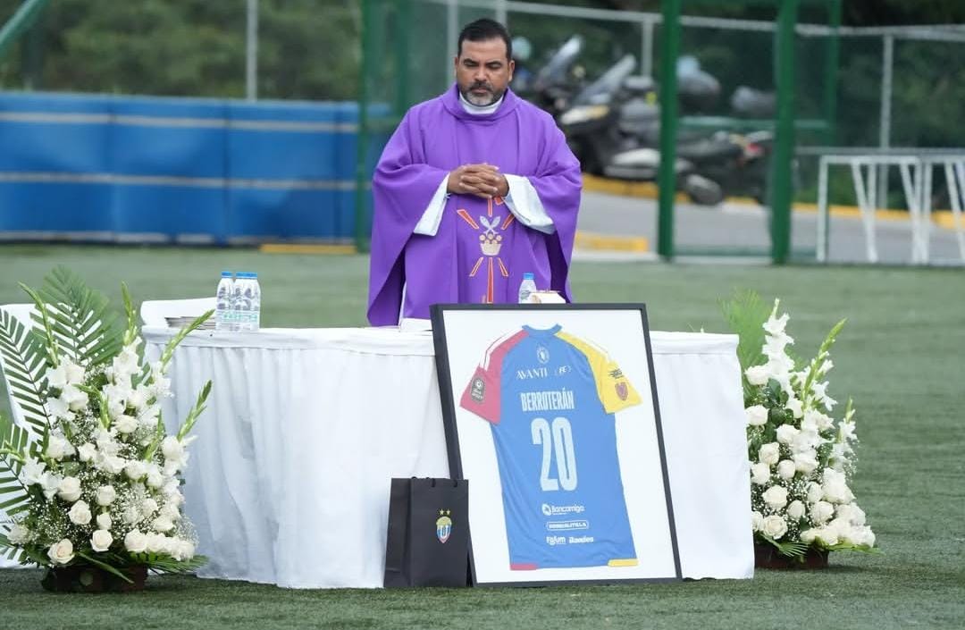 Adversária do Santos, UCV faz homenagem a jogador morto em terremoto e volta aos treinos