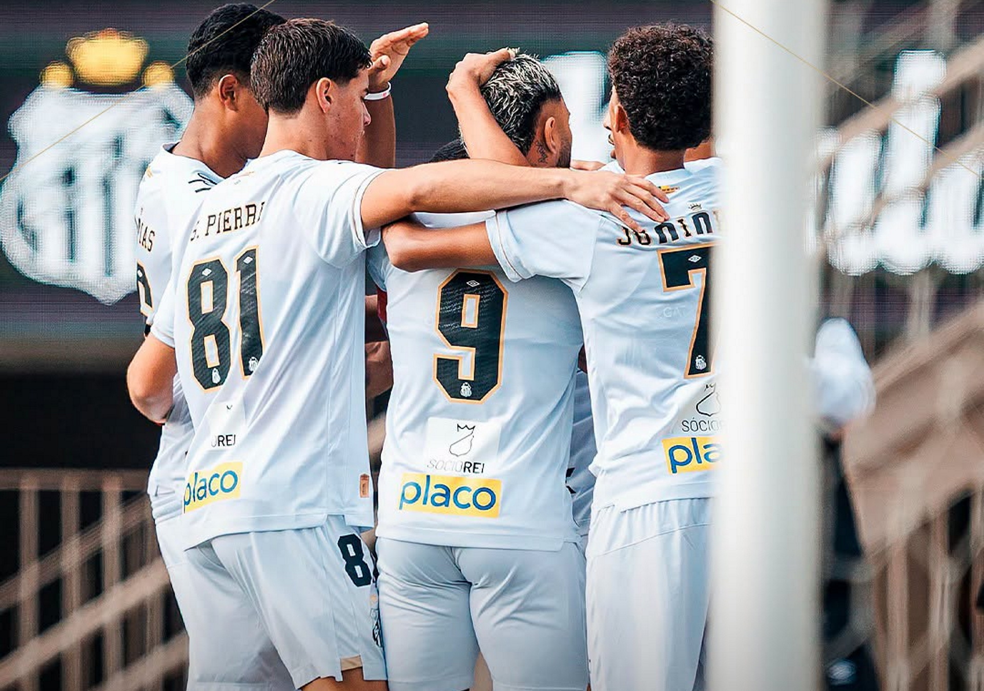 Atuações: Juninho decisivo e Ananias polivalente são as boas notícias do Santos