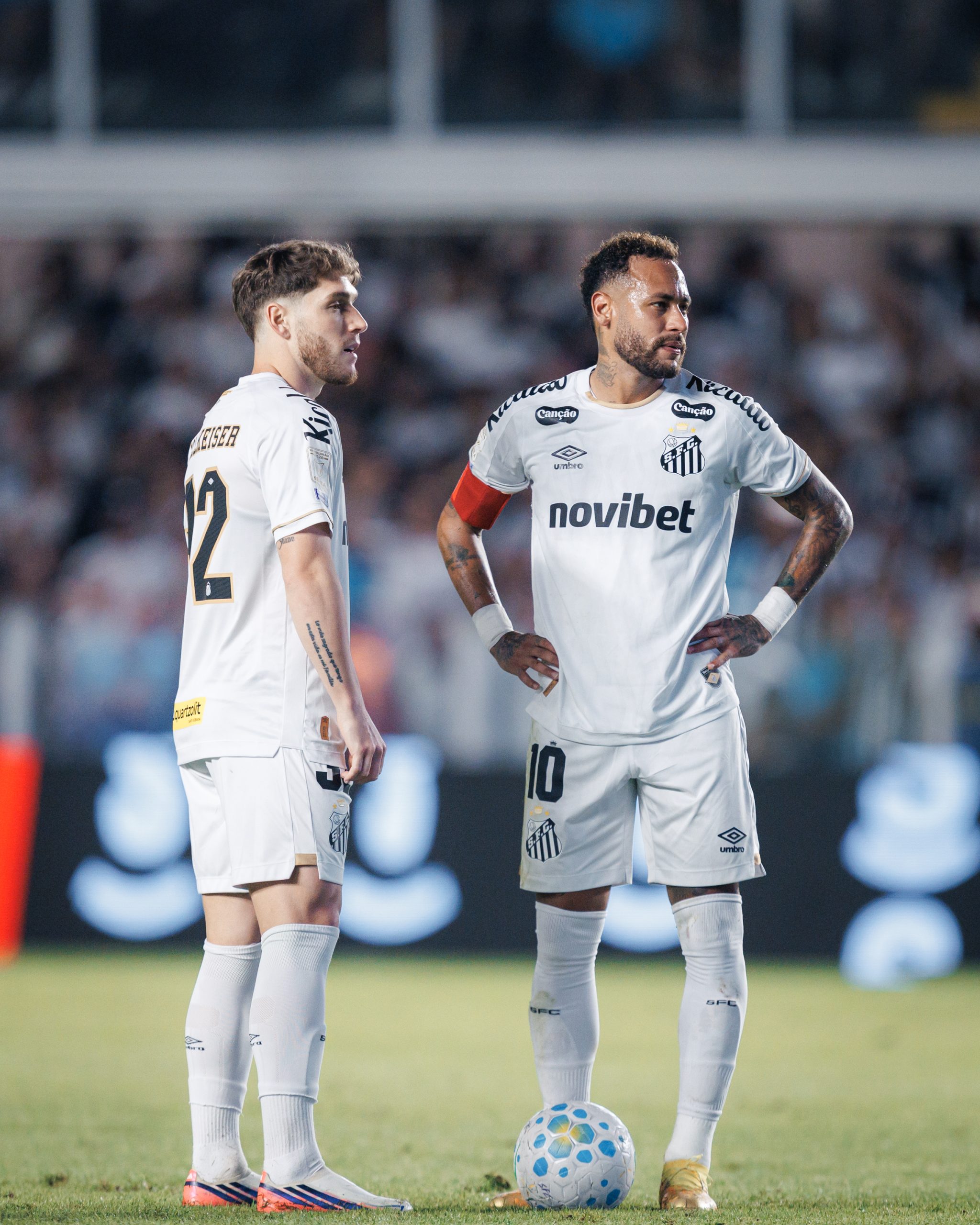 Números de Rollheiser no Santos crescem quando argentino não joga ao lado de Neymar