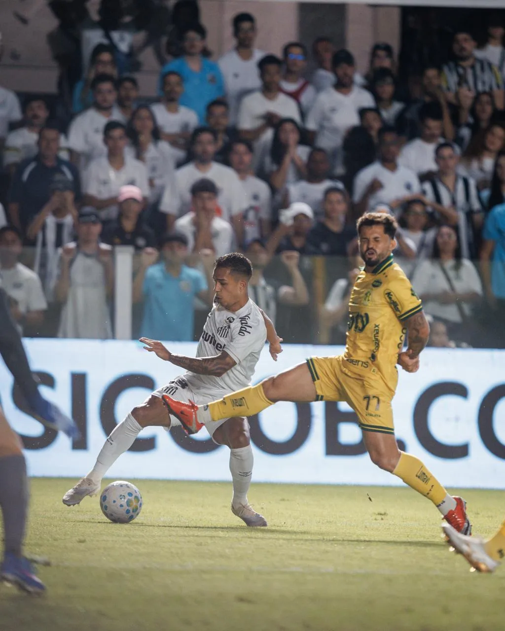 Com um a mais, Santos só empata com o Mirassol na Vila Belmiro pelo Brasileirão