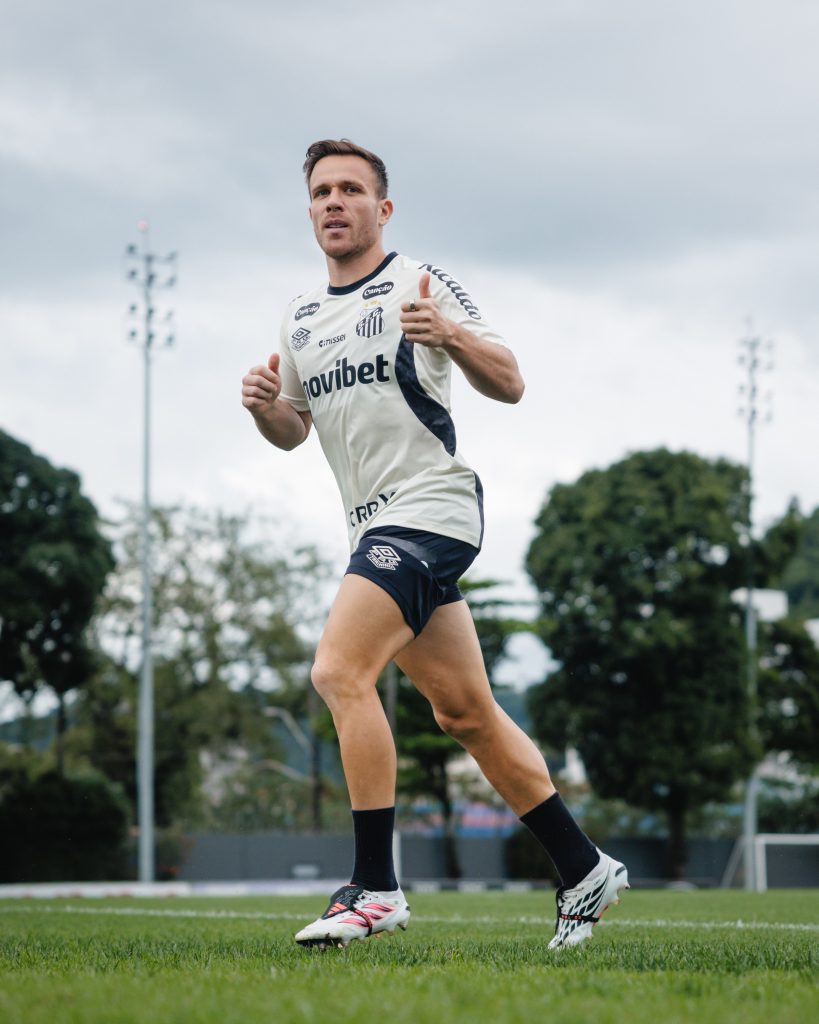 Arthur revela contato de Neymar, sonho por Seleção e como pode atuar em campo