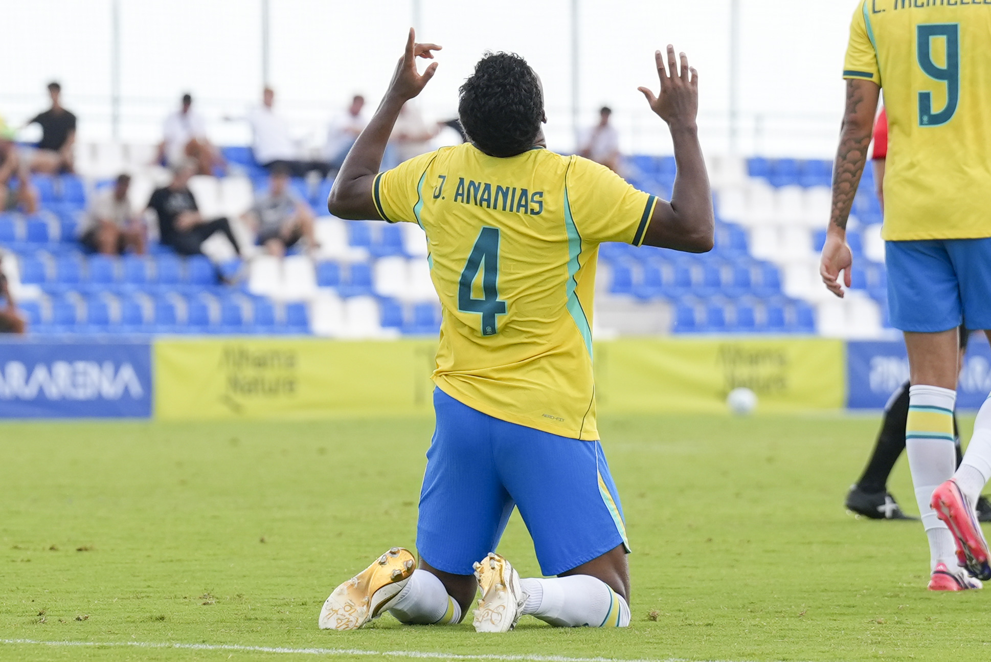 João Ananias comemora gol marcado em amistoso da Seleção Brasileira Sub-20