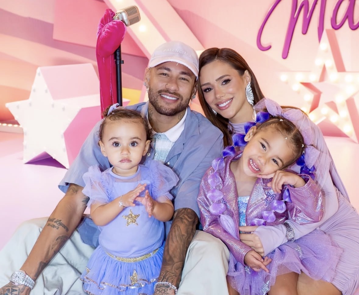 Neymar e Bruna Biancardi comemoram aniversário de Mavie com presença de jogadores do Santos