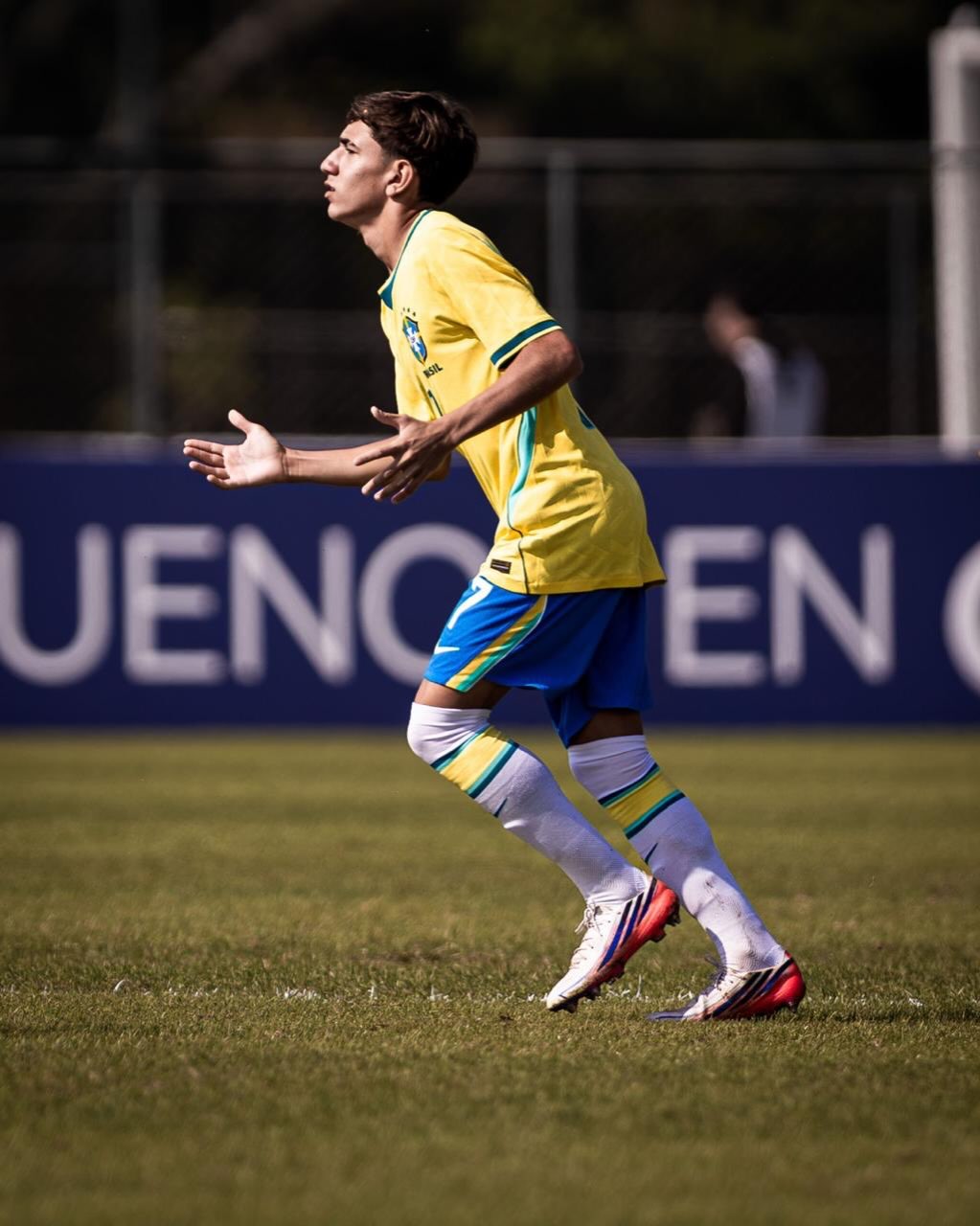 Isaac Miranda comemora convocação pela Seleção Brasileira para a Copa do Mundo Sub-15